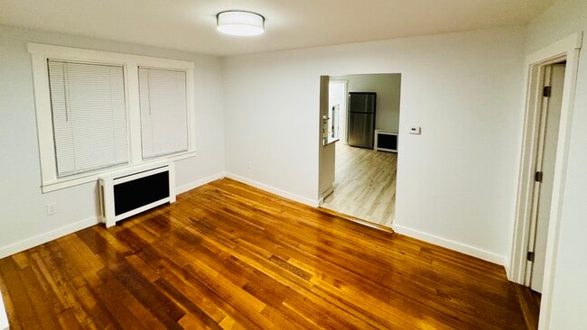 Building Photo - 168 Forest Ave