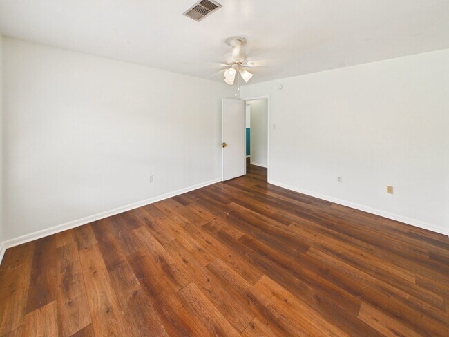 Building Photo - 11064 N Dowling Rd