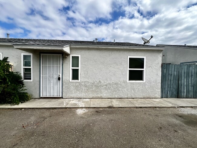 Building Photo - 2331 Smythe Ave