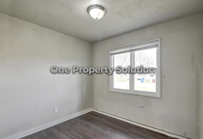 Building Photo - 5248 E 11th Pl
