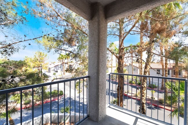 Building Photo - 2 bedroom remodeled condo in the Henderson...