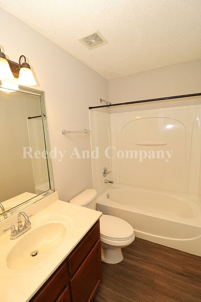 Building Photo - 8911 Little House Cove