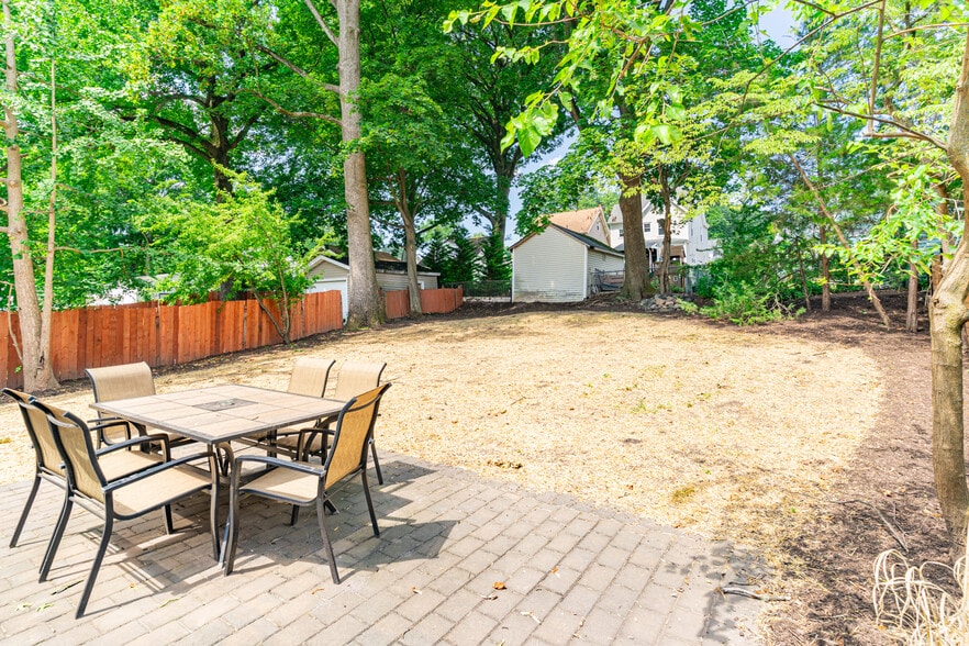 Building Photo - 45 Oakridge Rd