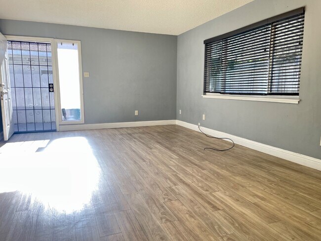 Building Photo - 3535 N San Joaquin St