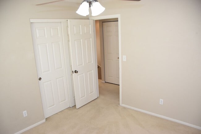 Building Photo - SW - SPRING VALLEY 2 STORY HOME