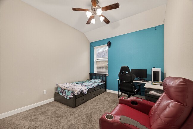 Building Photo - 2209 Hidden Meadow Ln