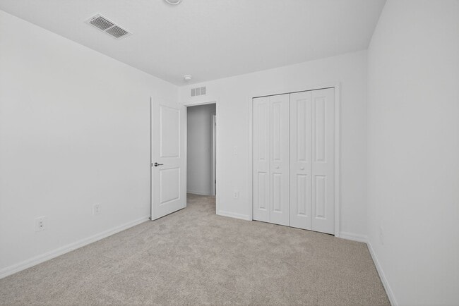 Building Photo - Brand New 6-Bed Available Now!