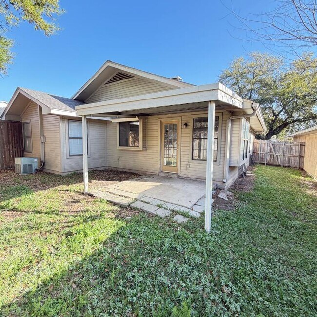 Building Photo - 5319 Waterford Dr