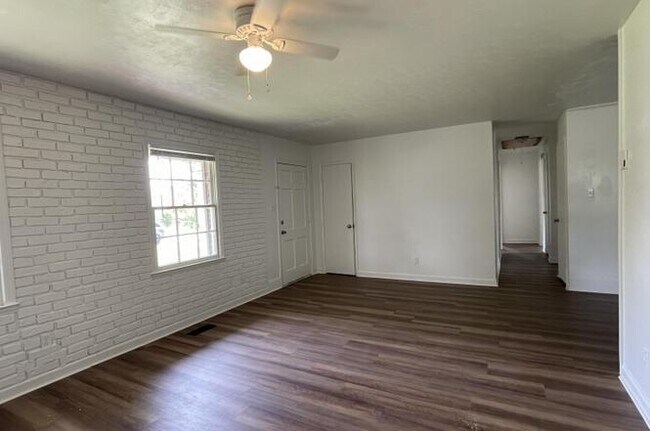 Building Photo - 403 Sheffield Dr