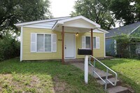 Building Photo - Newly Remodeled 3 Bedroom Home