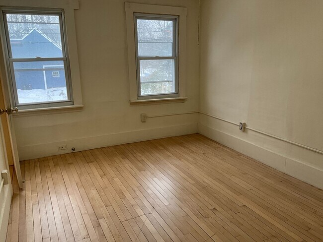 Building Photo - 29 River St