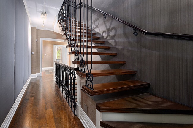 Building Photo - 1347 N State Pkwy