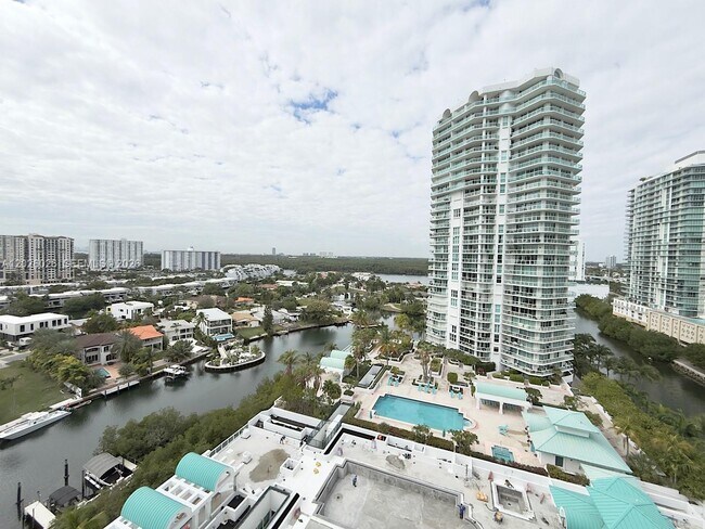 Building Photo - 16400 Collins Ave