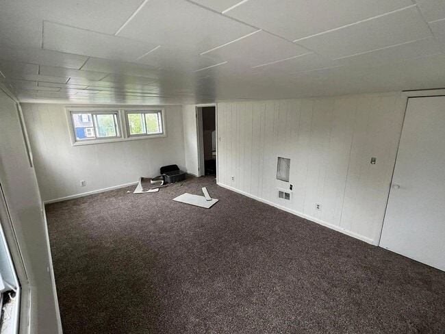 Building Photo - 4 Bedroom 1.5 bath house for rent