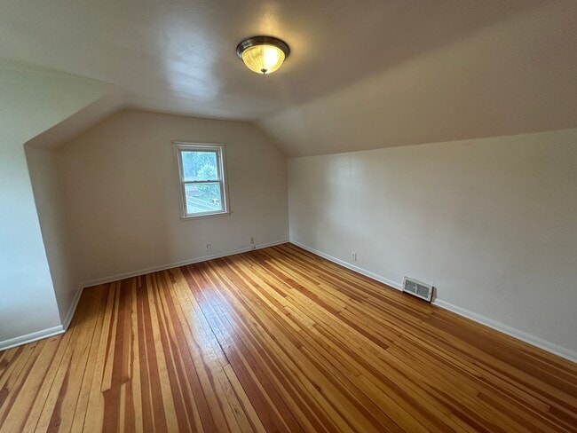 Building Photo - Beautiful Single Family Home Across from L...