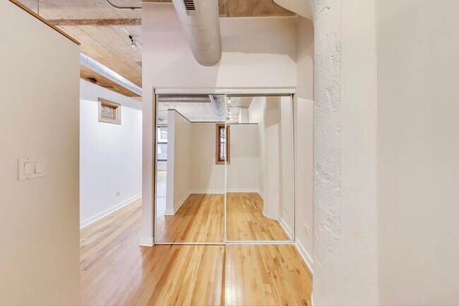 Building Photo - 1150 W 15th St