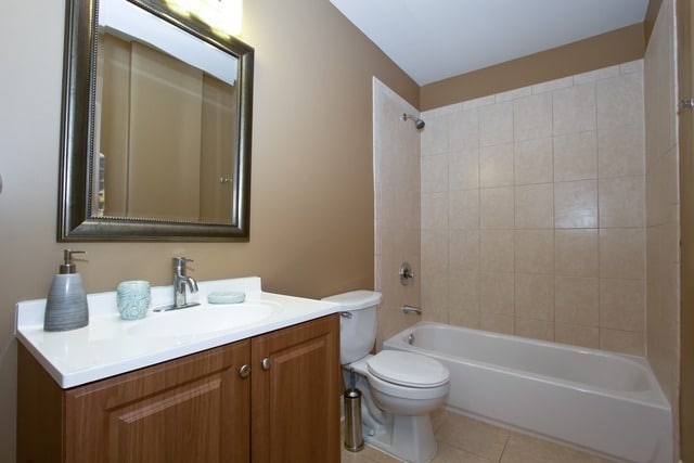 Building Photo - 4755 S St Lawrence Ave