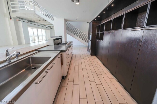 Building Photo - 900 S Las Vegas Blvd