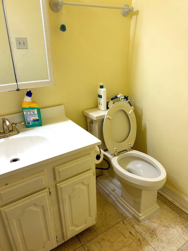 Building Photo - 3123 Village Woods Dr