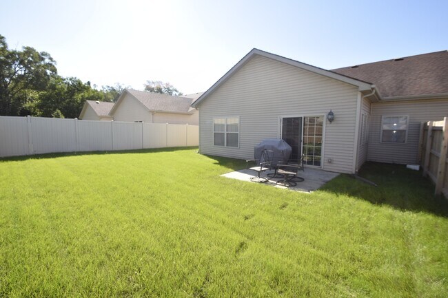 Building Photo - 3 bedroom / 2 bathroom Duplex for rent in Hobart