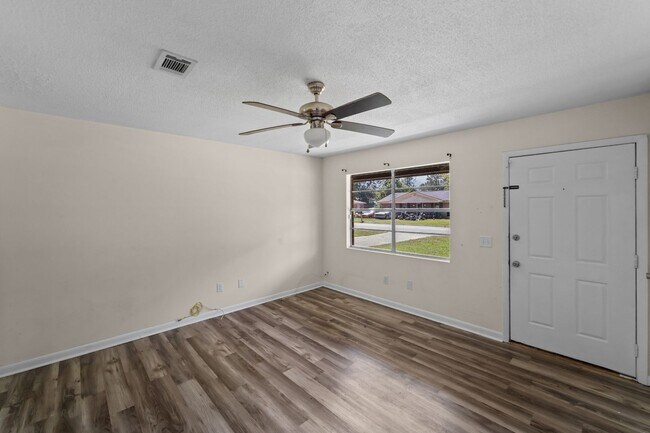 Building Photo - 234 Deerwood Dr