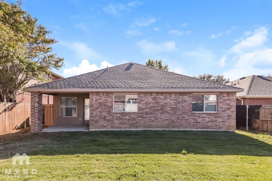 Building Photo - 506 Appaloosa Dr