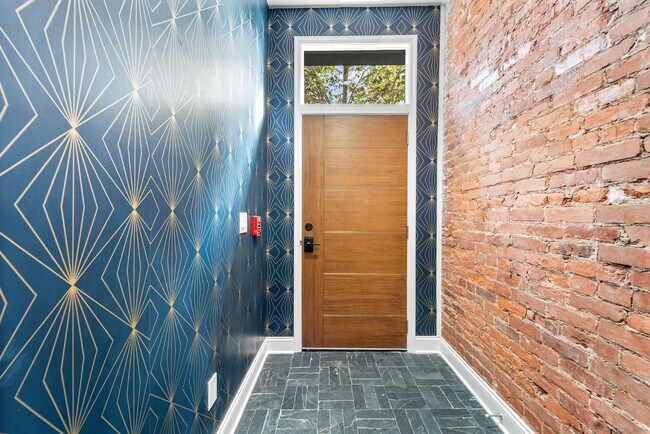 Building Photo - 2341 N College Ave