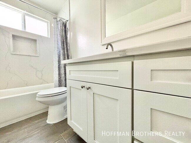 Building Photo - 10121 Samoa Ave Tujunga, CA 91042