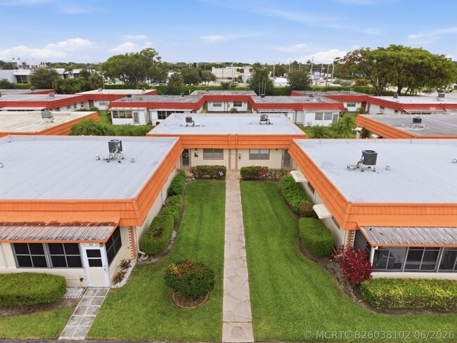 Building Photo - 28 Seville Dr
