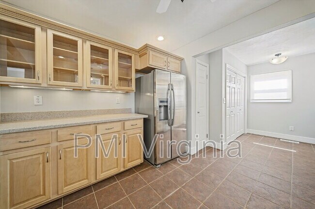 Building Photo - 1641 E Bayview Blvd