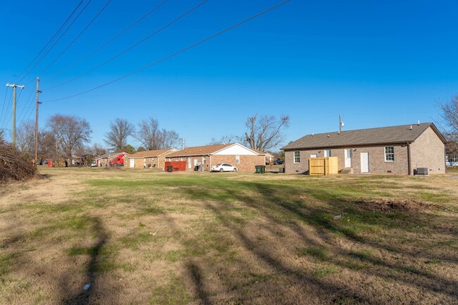 Building Photo - 1192 Meadowview Dr