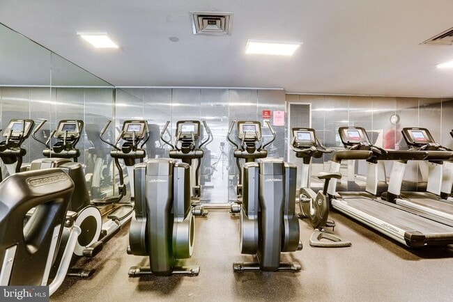 Building Photo - 1530 Key Blvd