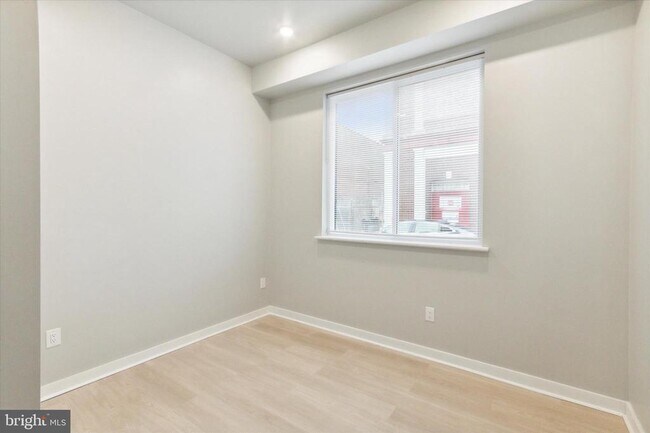 Building Photo - 316 S 52nd St