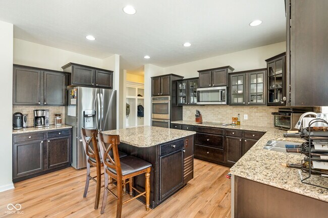Building Photo - 6192 Bayard Dr