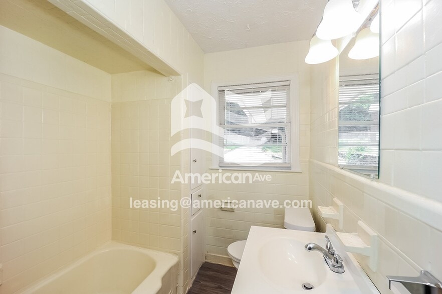 Building Photo - 3912 Mosley Dr