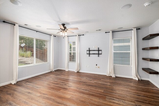 Building Photo - 4 Bedroom 2.5 Baths in the Meadows Castle ...