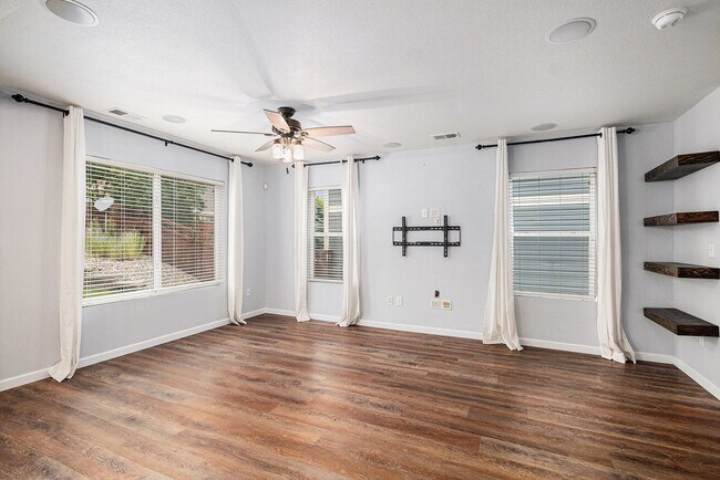 Building Photo - 4 Bedroom 2.5 Baths in the Meadows Castler...