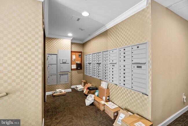 Building Photo - 35 E All Saints St