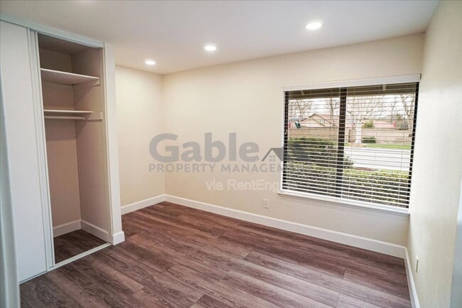 Building Photo - 23922 Avenida Entrana