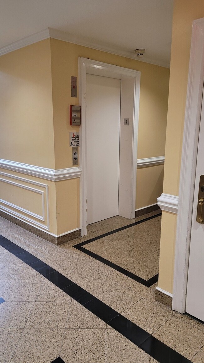 Building Photo - 2 bedroom 2 bath Condo in Lenox Heights, o...