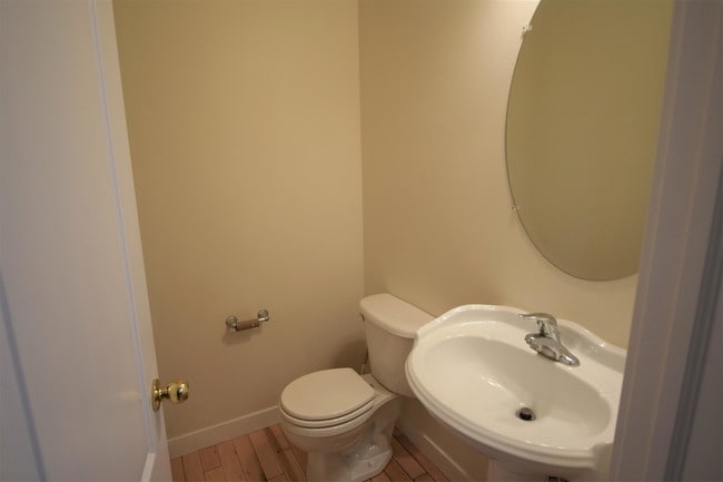 Building Photo - 1040 N 130 W