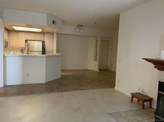 Building Photo - 640 Camino De La Reina