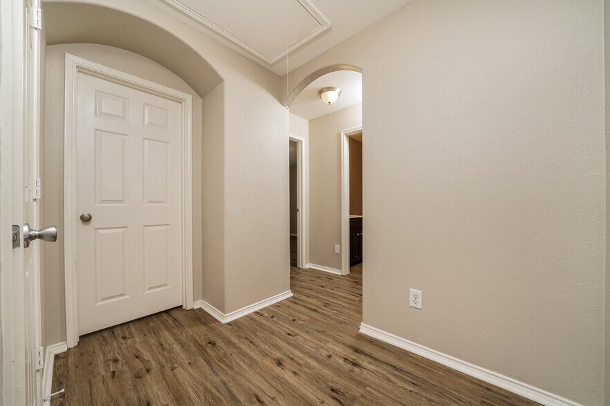 Building Photo - 1200 Sweetgum Dr