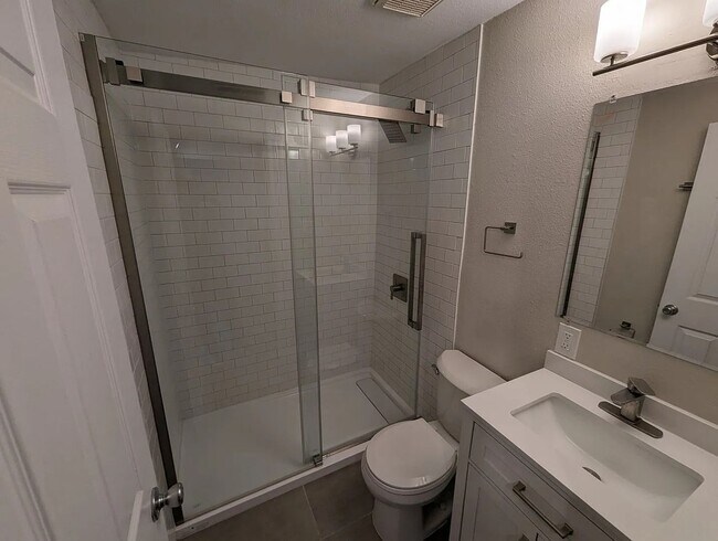 Building Photo - 2220 S 9th St