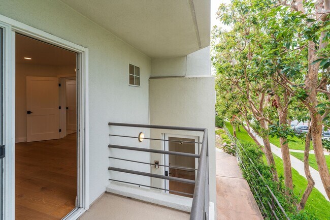 Building Photo - Beautiful Hermosa Beach Townhome Rental!