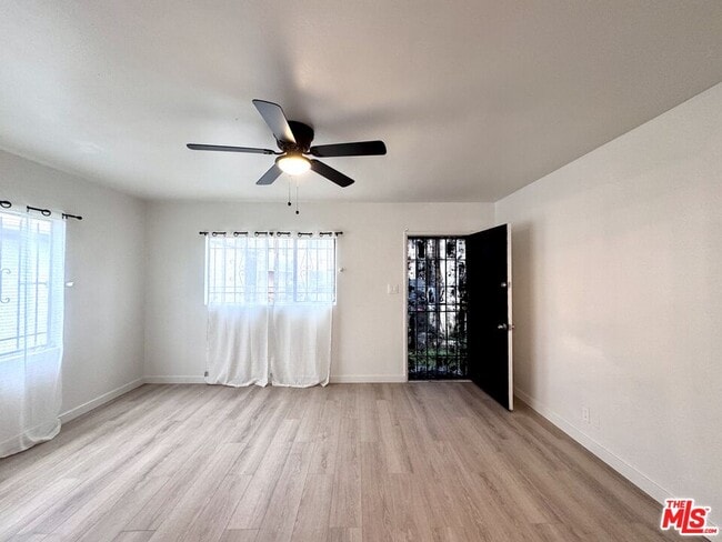 Building Photo - 1540 W 60th St