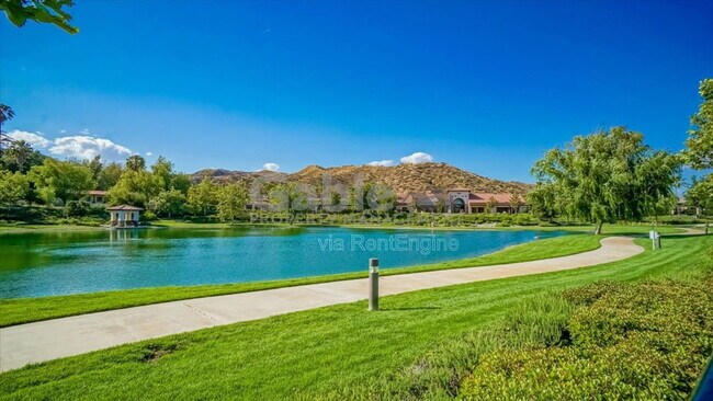 Building Photo - 30000 N Camino los Robles