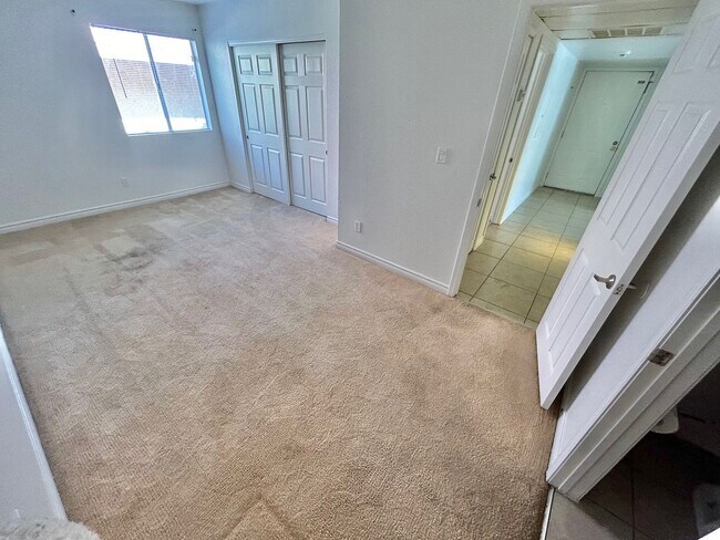 Building Photo - ADORABLE 2 BEDROOM 2 BATHROOM 1ST FLOOR CONDO