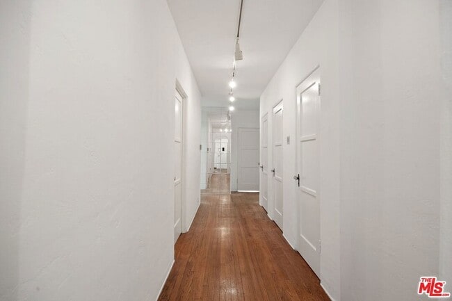 Building Photo - 436 Rexford Dr