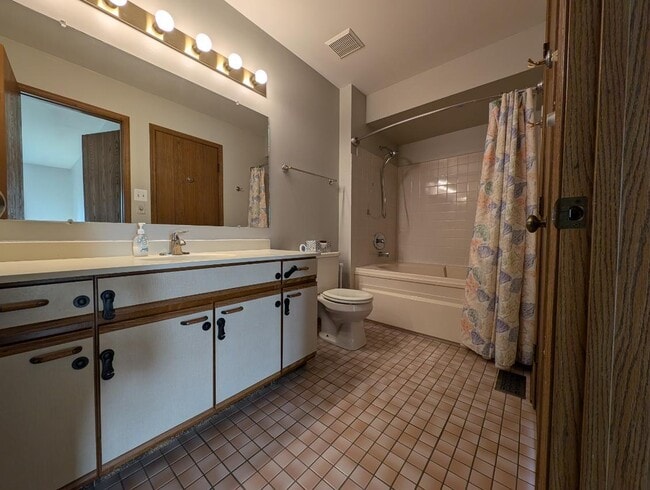 Building Photo - 9200 Drummond Dr